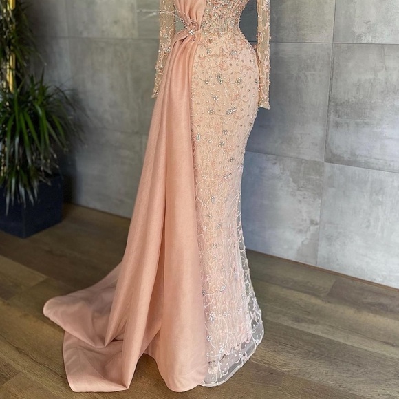 Custom made dress. Made very professionally hand made. - Picture 3 of 3